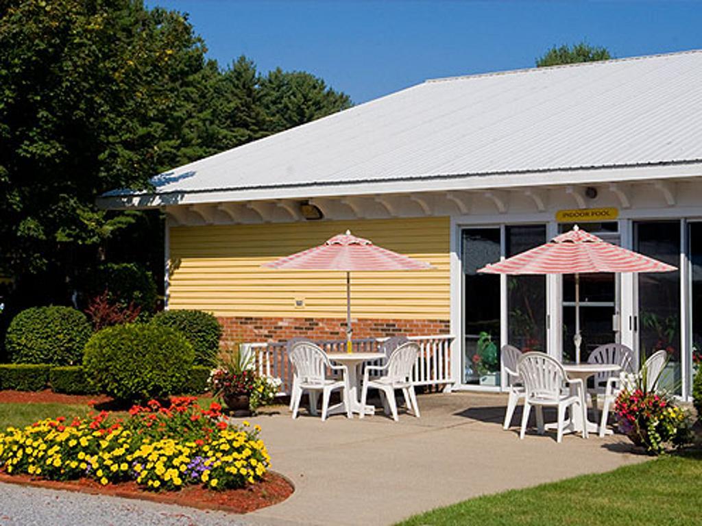 Colonel Williams Resort And Suites Lake George Exterior photo