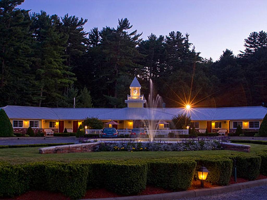 Colonel Williams Resort And Suites Lake George Exterior photo