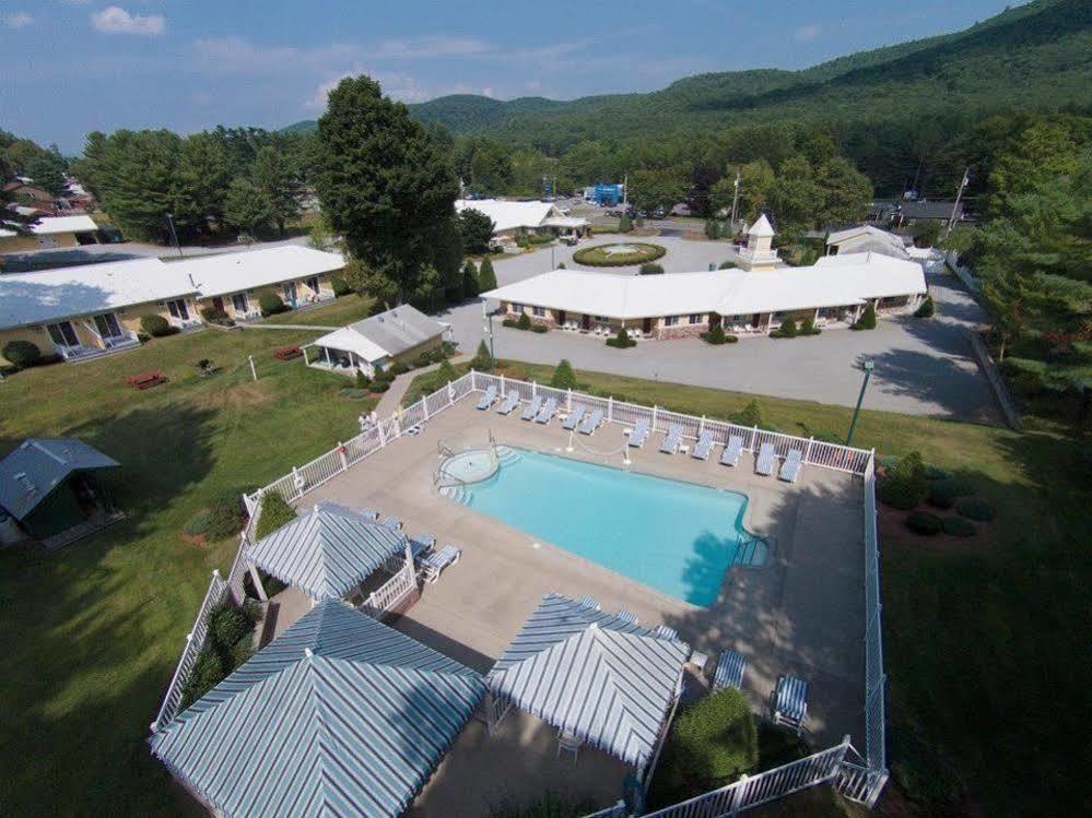 Colonel Williams Resort And Suites Lake George Exterior photo